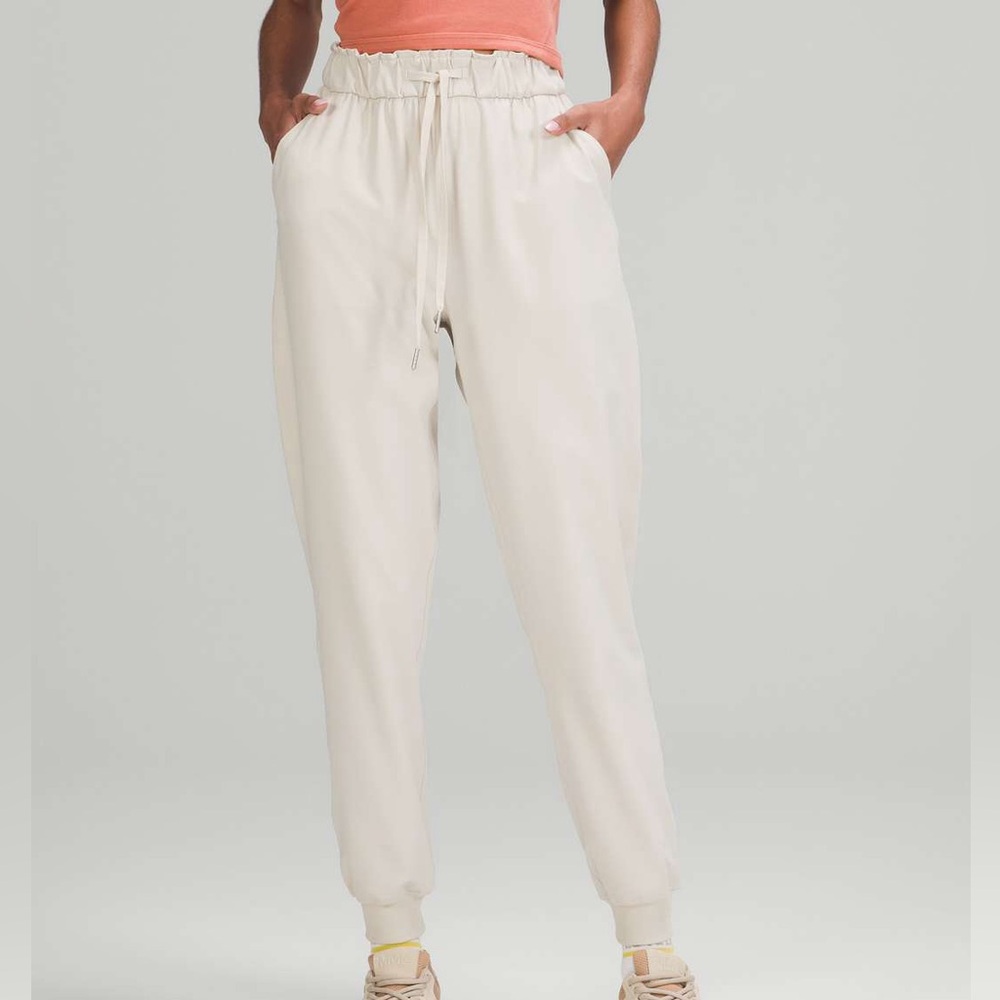 Lululemon Athletica Stretch High Rise Joggers in Bone